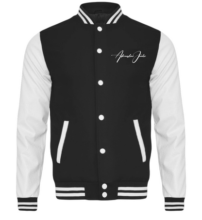 Schwarz-weiß Herren College Jacke stylisch und bequem veredelt mit einem Kalligraphie Design 